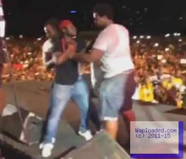 Davido Escapes Being Beaten Up By Fan In Burkina Faso (Photo)